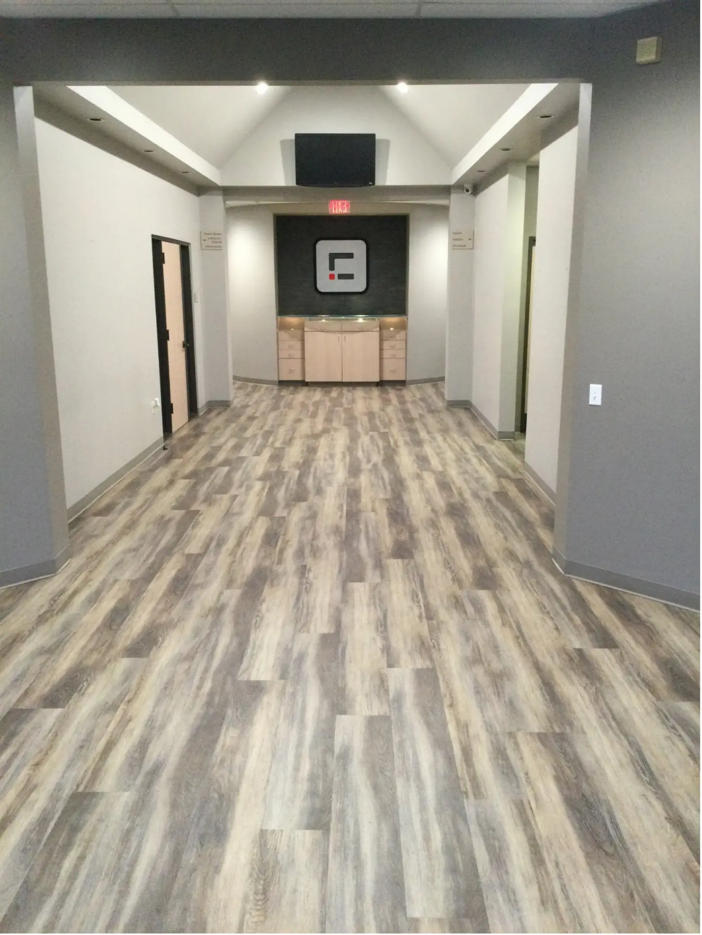 Office building lobby build-out by OMNI
